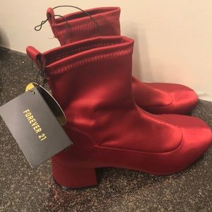 Size 7 never worn satin red heels